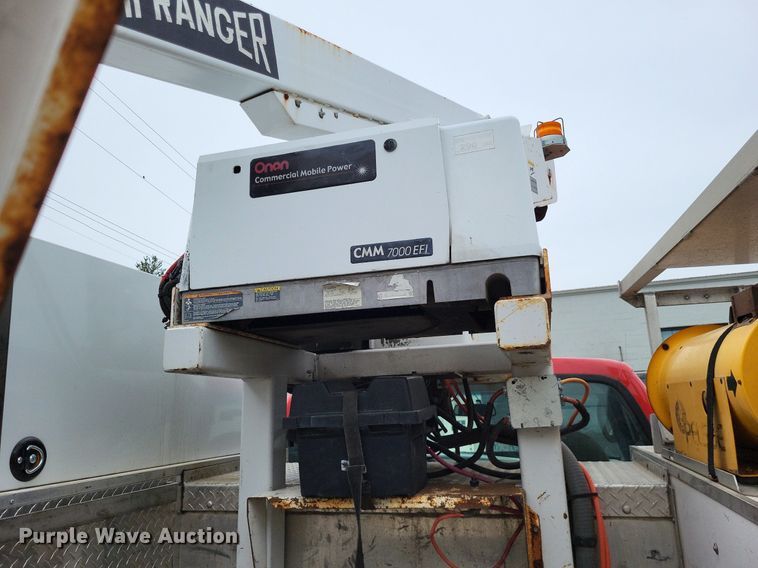 image for item LR9235 2004 Ford F550 Super Duty  bucket truck