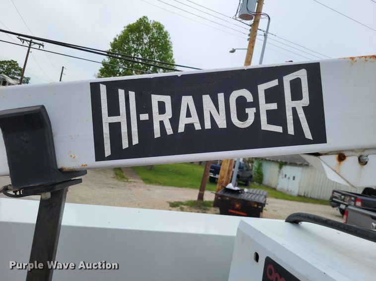 image for item LR9235 2004 Ford F550 Super Duty  bucket truck