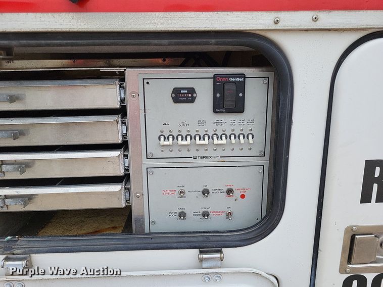 image for item LR9235 2004 Ford F550 Super Duty  bucket truck