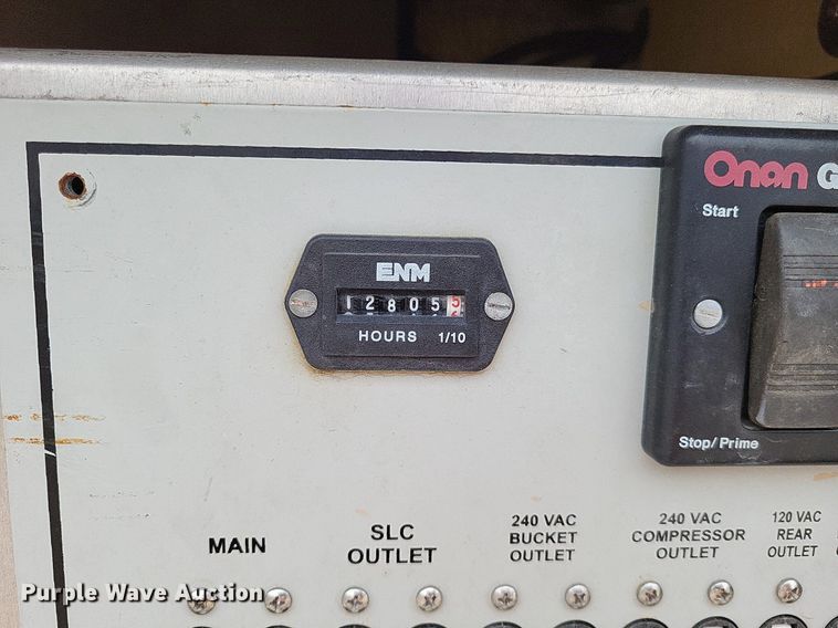 image for item LR9235 2004 Ford F550 Super Duty  bucket truck