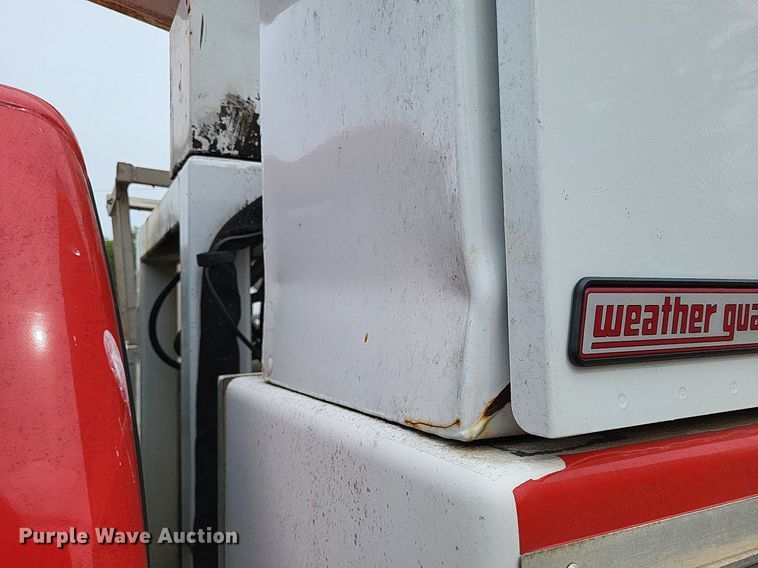 image for item LR9235 2004 Ford F550 Super Duty  bucket truck