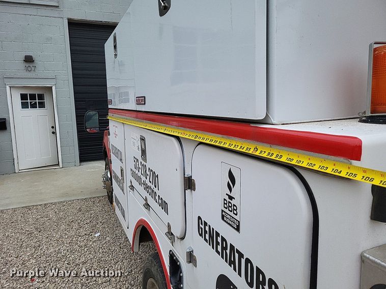 image for item LR9235 2004 Ford F550 Super Duty  bucket truck