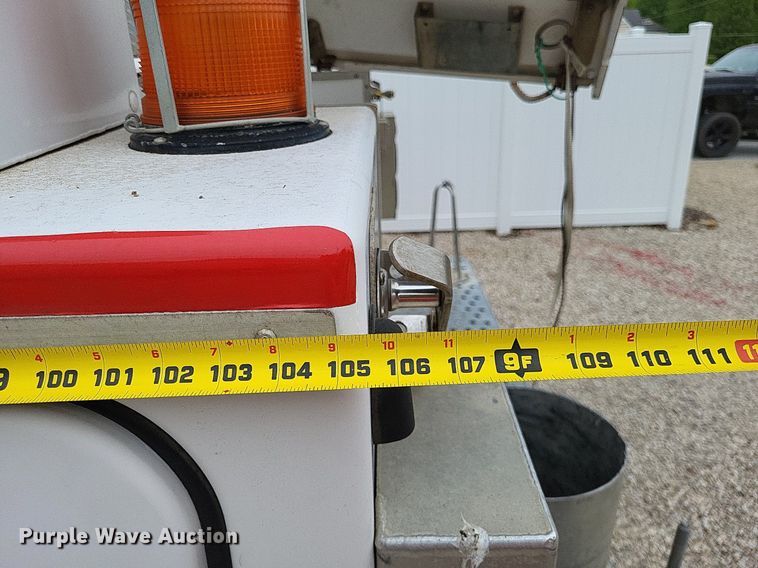 image for item LR9235 2004 Ford F550 Super Duty  bucket truck