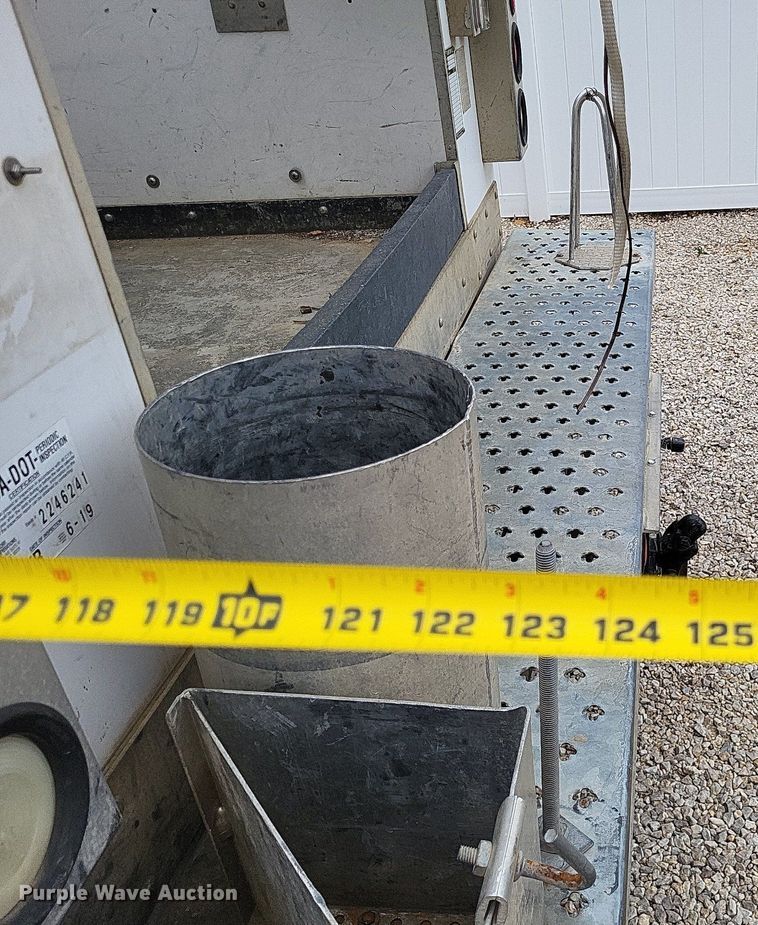 image for item LR9235 2004 Ford F550 Super Duty  bucket truck