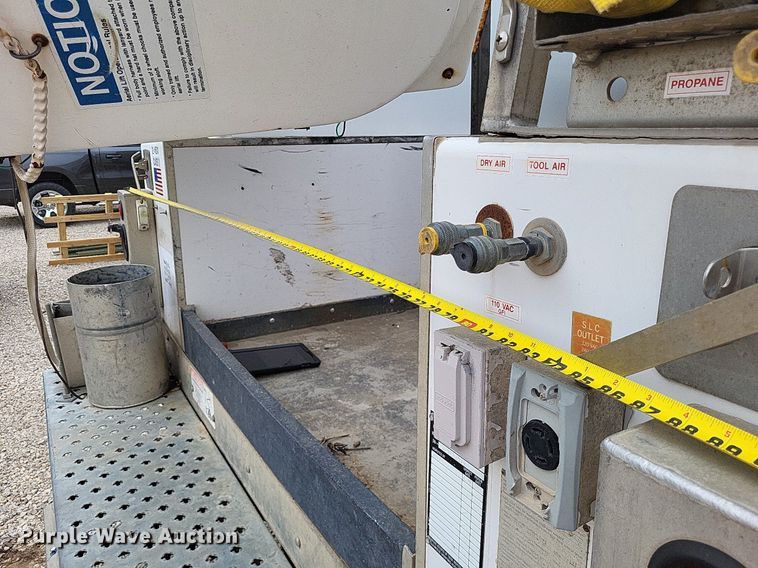 image for item LR9235 2004 Ford F550 Super Duty  bucket truck