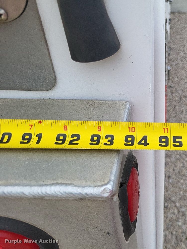 image for item LR9235 2004 Ford F550 Super Duty  bucket truck