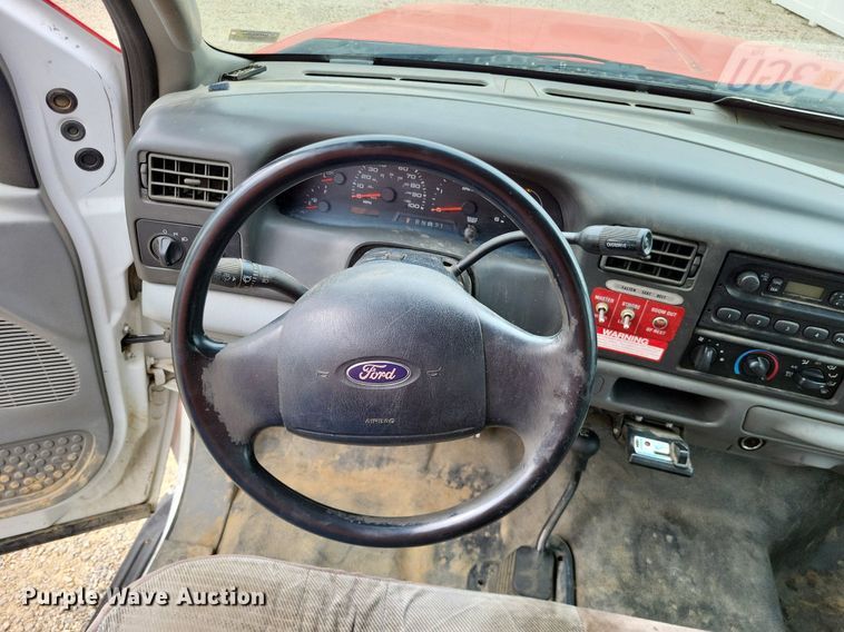 image for item LR9235 2004 Ford F550 Super Duty  bucket truck