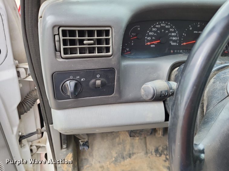 image for item LR9235 2004 Ford F550 Super Duty  bucket truck