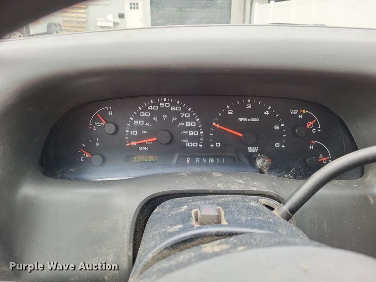 image for item LR9235 2004 Ford F550 Super Duty  bucket truck