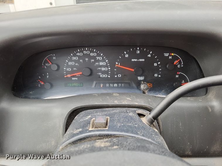 image for item LR9235 2004 Ford F550 Super Duty  bucket truck