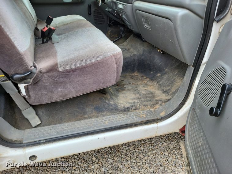 image for item LR9235 2004 Ford F550 Super Duty  bucket truck