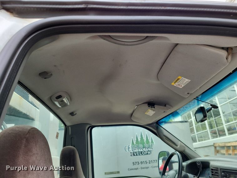 image for item LR9235 2004 Ford F550 Super Duty  bucket truck