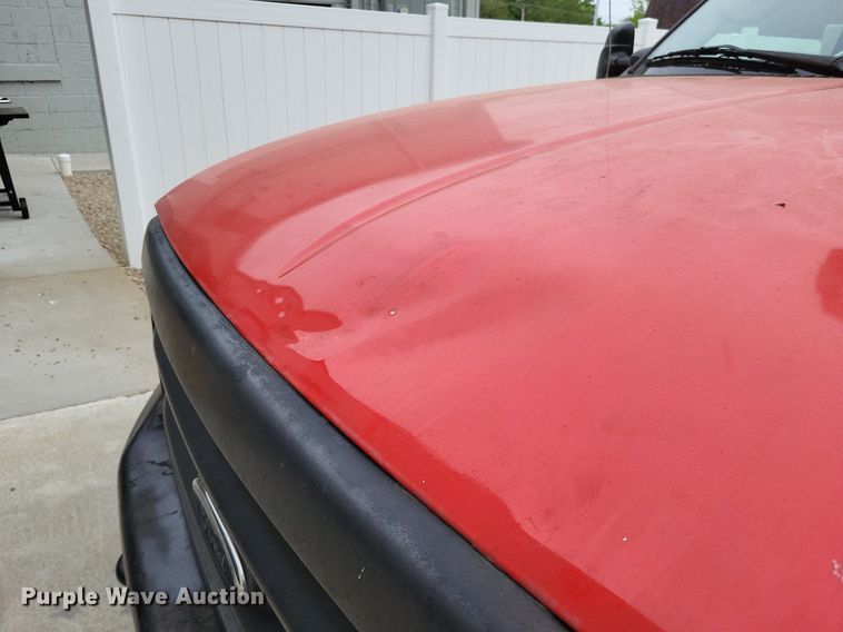 image for item LR9235 2004 Ford F550 Super Duty  bucket truck