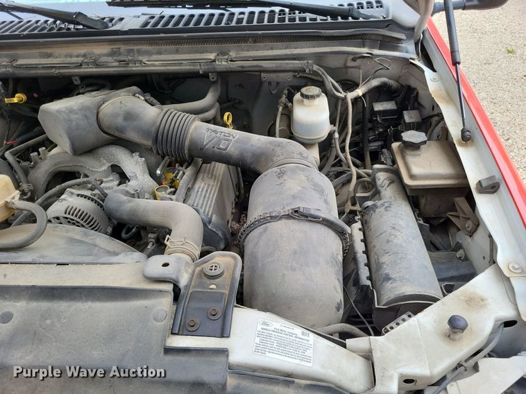 image for item LR9235 2004 Ford F550 Super Duty  bucket truck