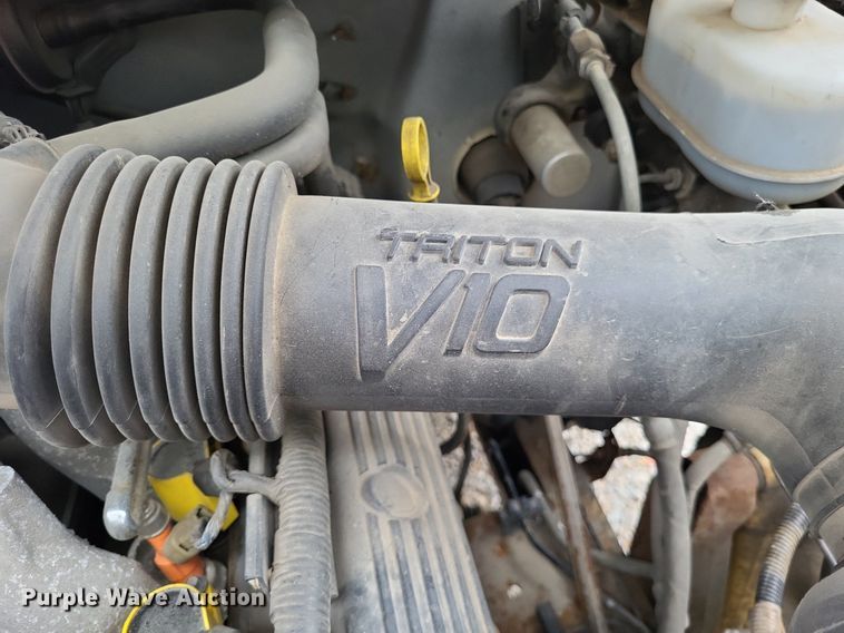 image for item LR9235 2004 Ford F550 Super Duty  bucket truck