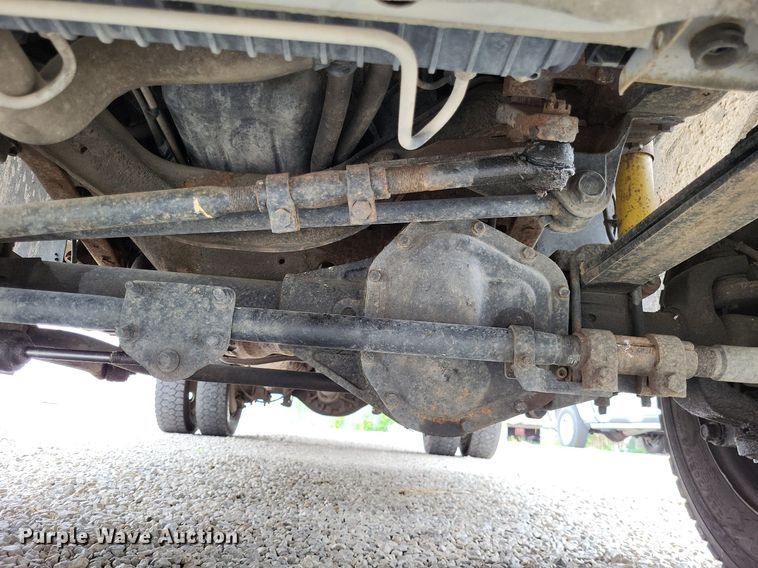 image for item LR9235 2004 Ford F550 Super Duty  bucket truck