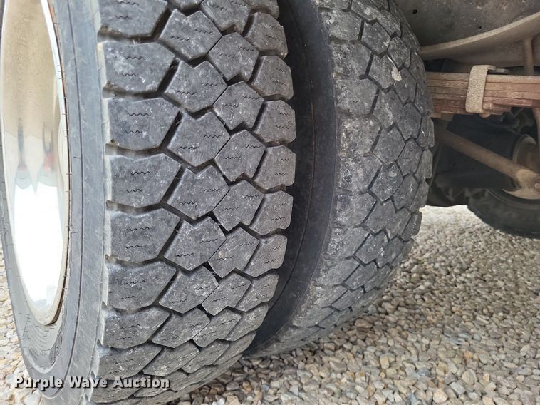 image for item LR9235 2004 Ford F550 Super Duty  bucket truck