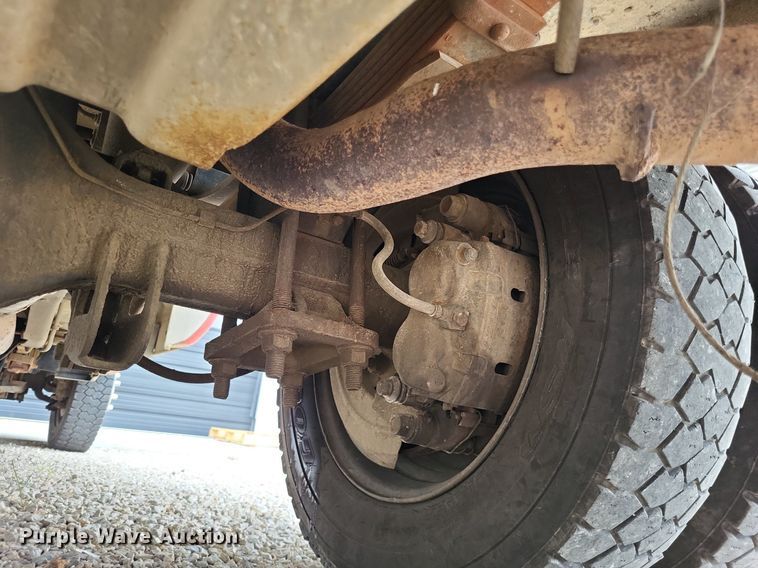 image for item LR9235 2004 Ford F550 Super Duty  bucket truck