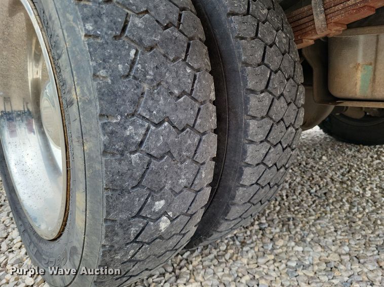 image for item LR9235 2004 Ford F550 Super Duty  bucket truck