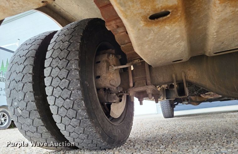 image for item LR9235 2004 Ford F550 Super Duty  bucket truck