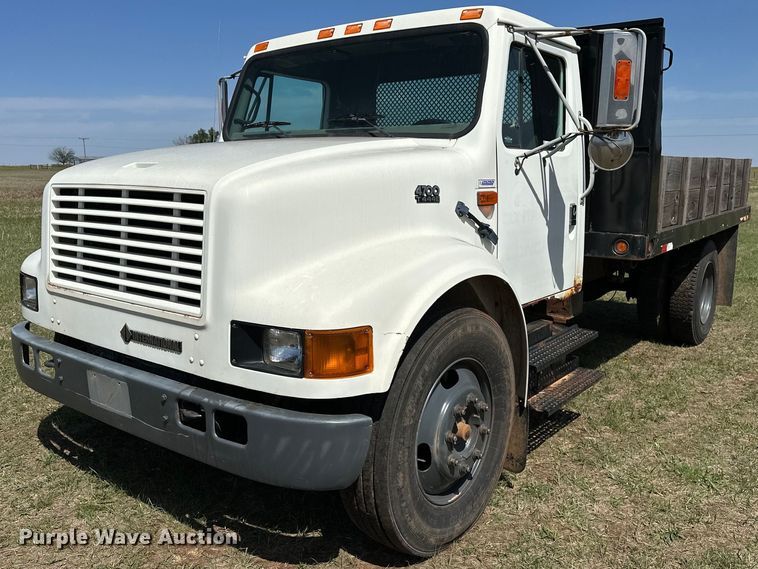 image for item LR9722 1999 International 4700  dump flatbed truck