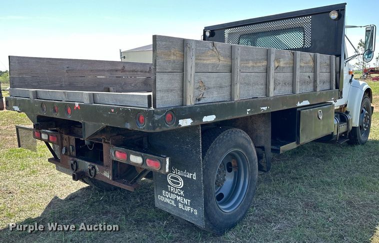 image for item LR9722 1999 International 4700  dump flatbed truck
