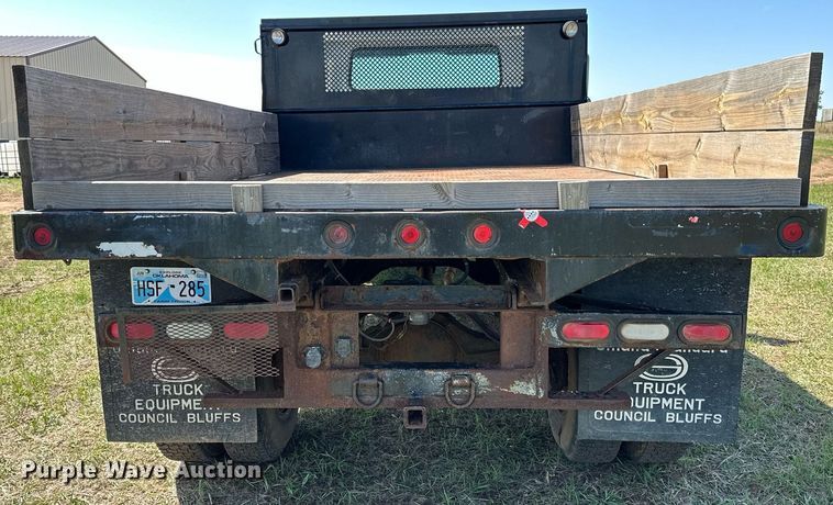 image for item LR9722 1999 International 4700  dump flatbed truck