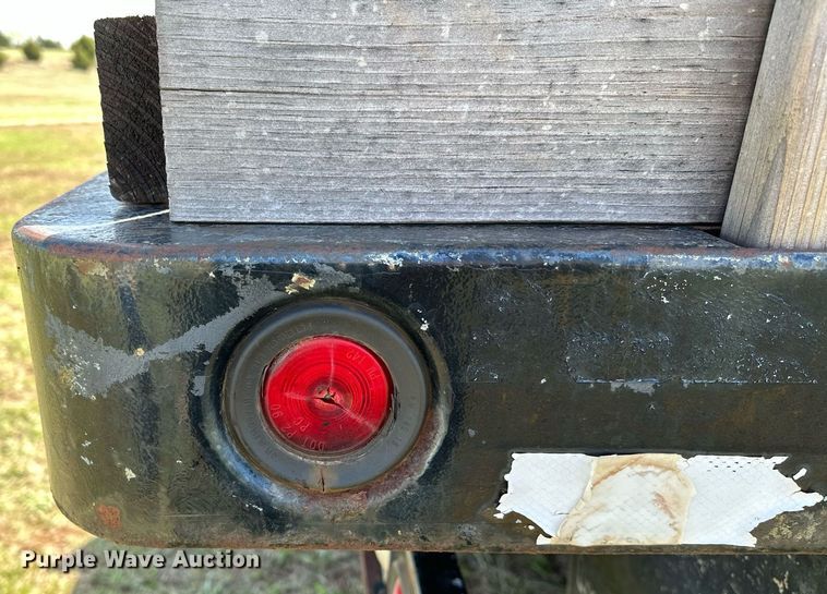 image for item LR9722 1999 International 4700  dump flatbed truck