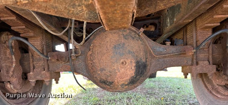 image for item LR9722 1999 International 4700  dump flatbed truck