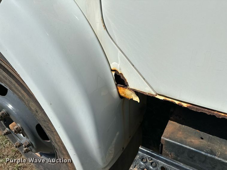 image for item LR9722 1999 International 4700  dump flatbed truck