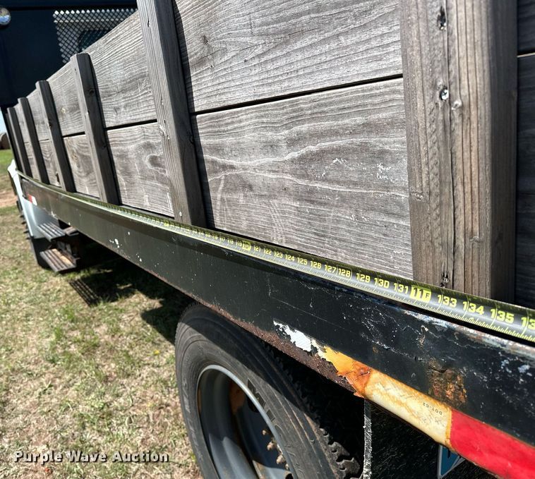 image for item LR9722 1999 International 4700  dump flatbed truck