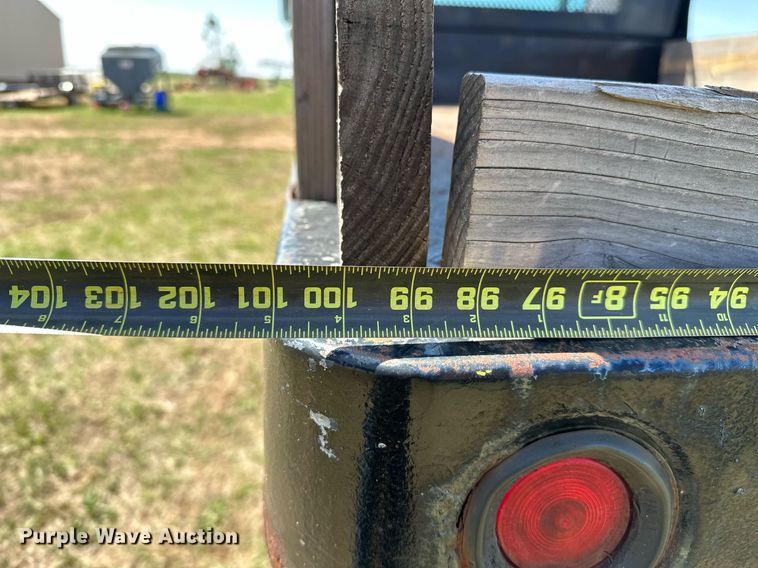 image for item LR9722 1999 International 4700  dump flatbed truck