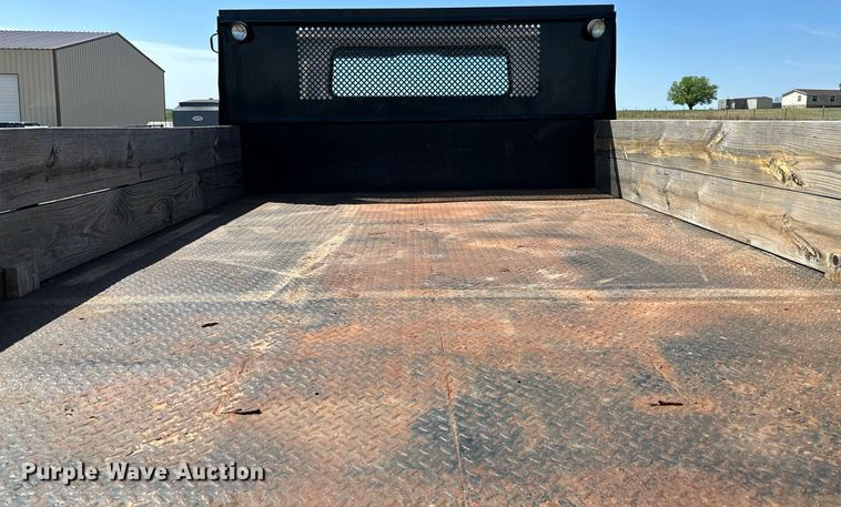 image for item LR9722 1999 International 4700  dump flatbed truck