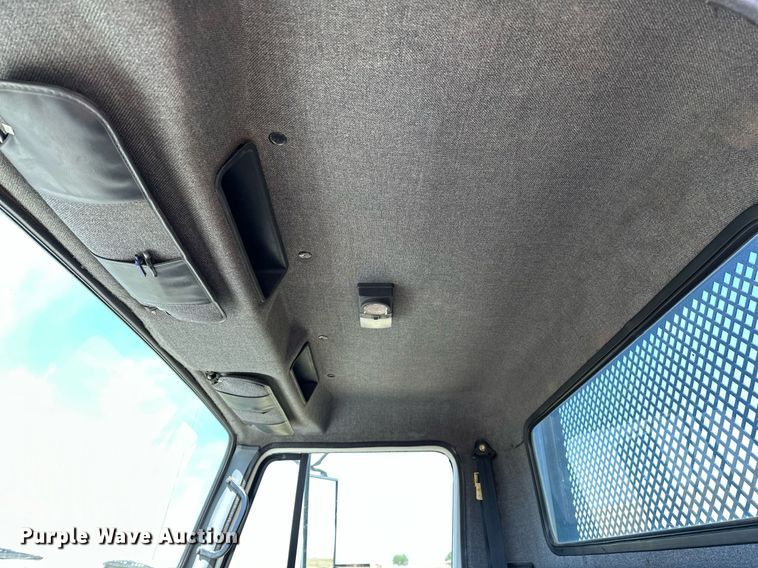 image for item LR9722 1999 International 4700  dump flatbed truck