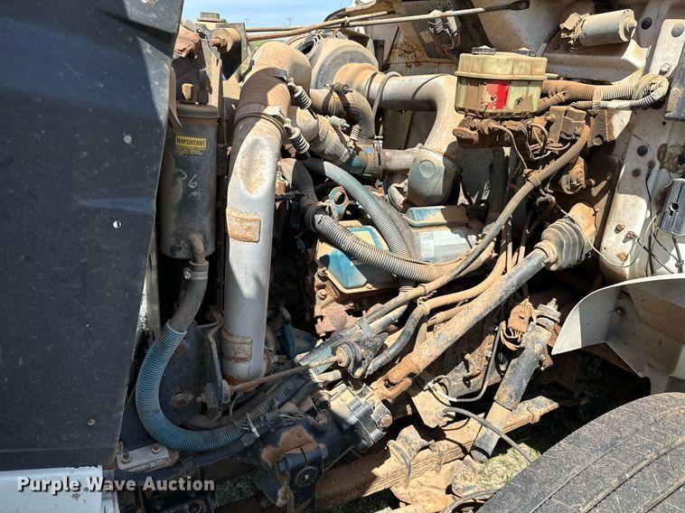 image for item LR9722 1999 International 4700  dump flatbed truck