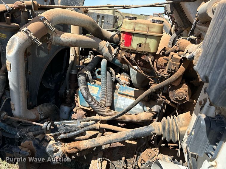 image for item LR9722 1999 International 4700  dump flatbed truck