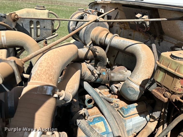 image for item LR9722 1999 International 4700  dump flatbed truck