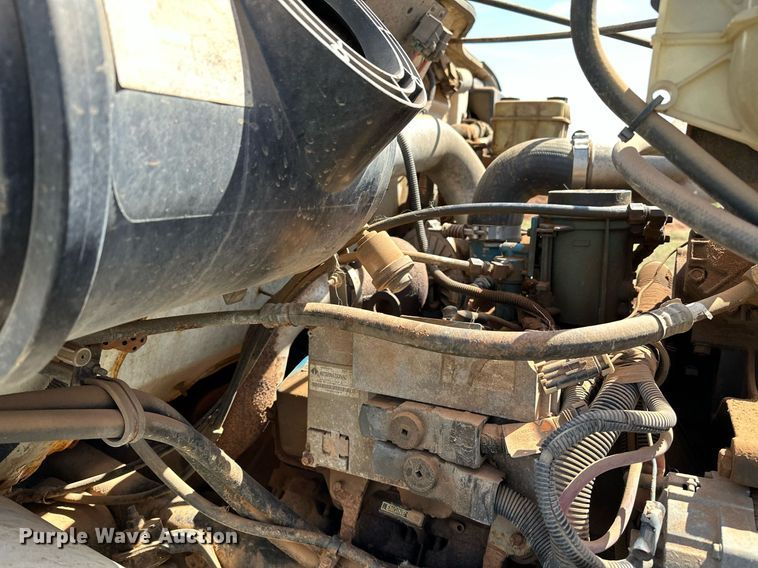 image for item LR9722 1999 International 4700  dump flatbed truck