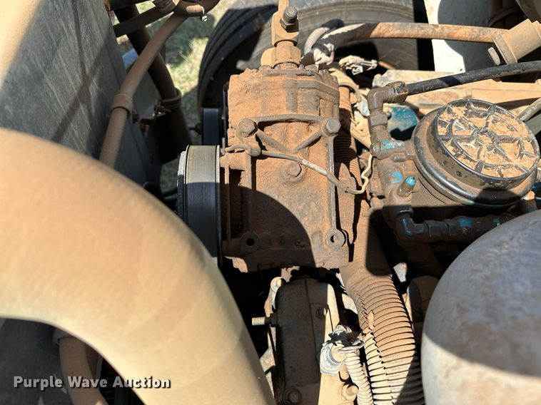 image for item LR9722 1999 International 4700  dump flatbed truck