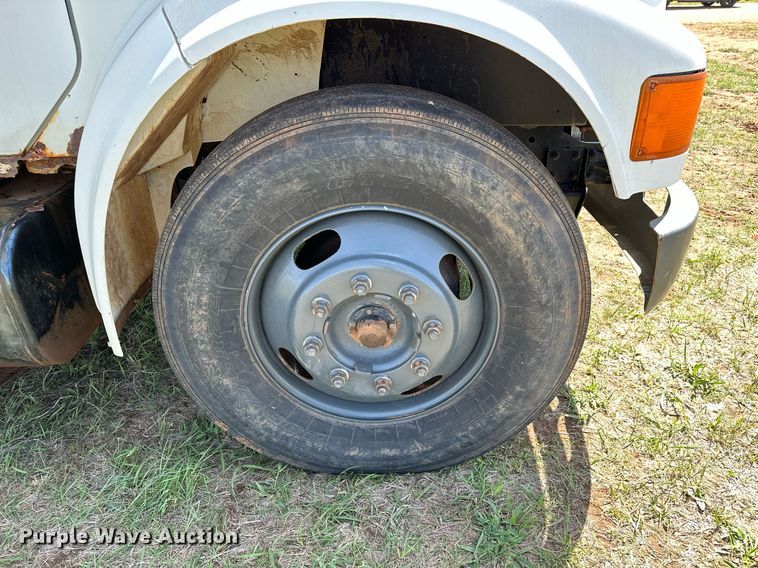 image for item LR9722 1999 International 4700  dump flatbed truck