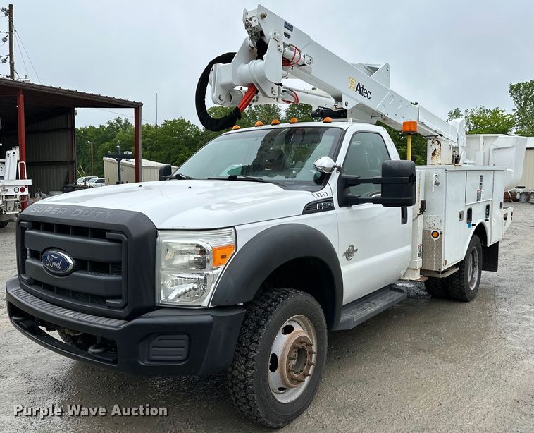 image for item LR9743 2013 Ford F550 Super Duty  bucket truck