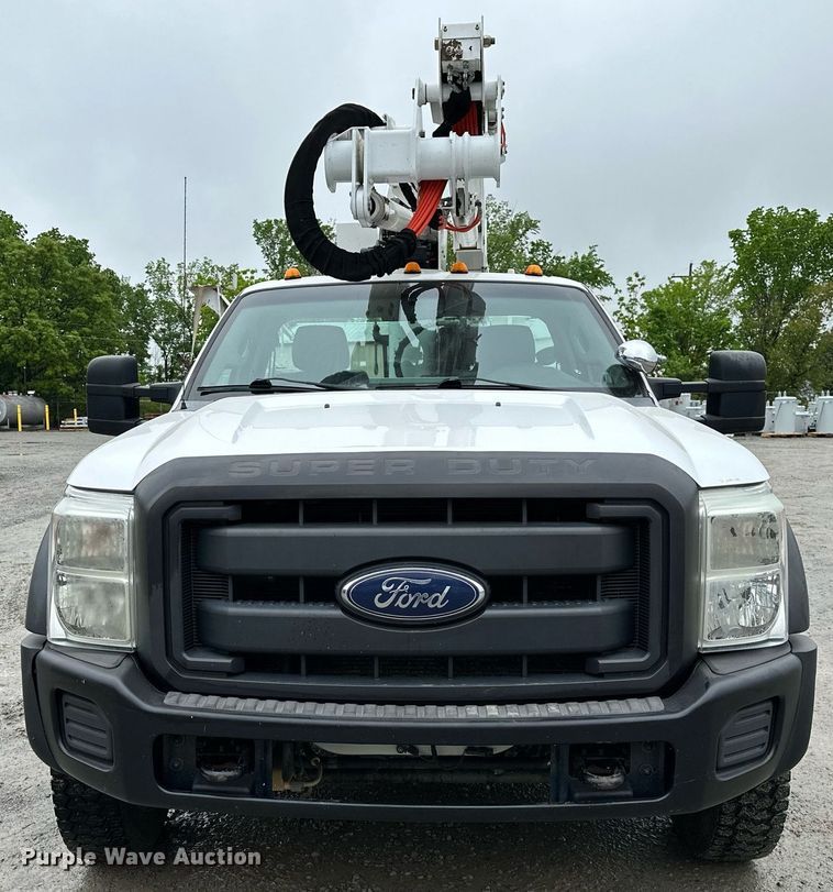 image for item LR9743 2013 Ford F550 Super Duty  bucket truck