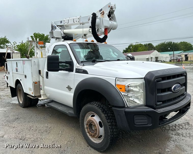 image for item LR9743 2013 Ford F550 Super Duty  bucket truck
