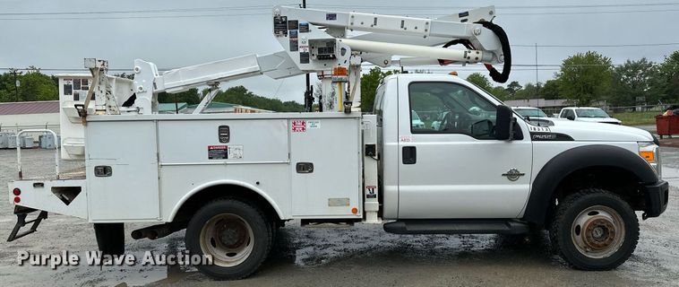 image for item LR9743 2013 Ford F550 Super Duty  bucket truck