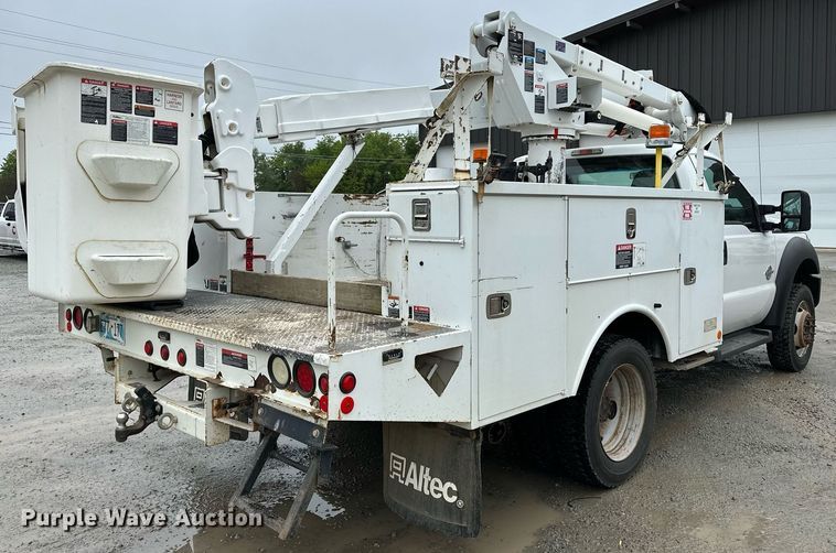image for item LR9743 2013 Ford F550 Super Duty  bucket truck