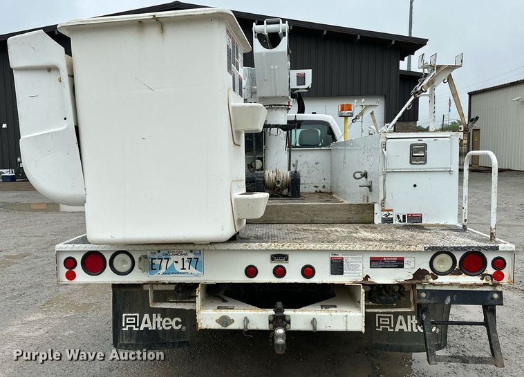 image for item LR9743 2013 Ford F550 Super Duty  bucket truck