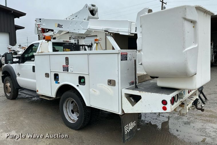 image for item LR9743 2013 Ford F550 Super Duty  bucket truck