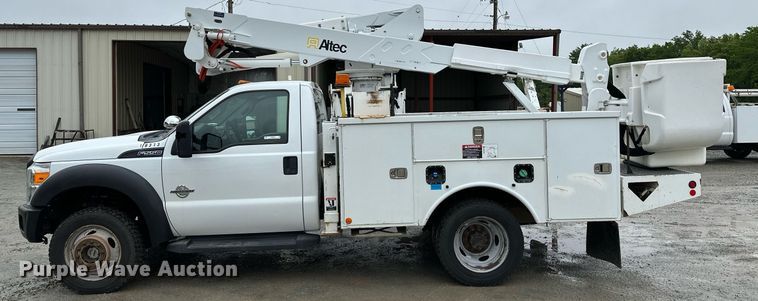 image for item LR9743 2013 Ford F550 Super Duty  bucket truck