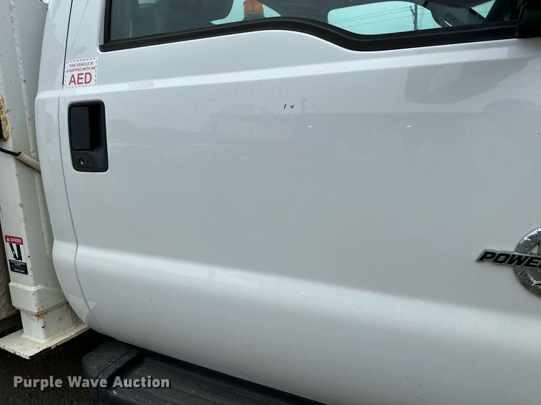 image for item LR9743 2013 Ford F550 Super Duty  bucket truck