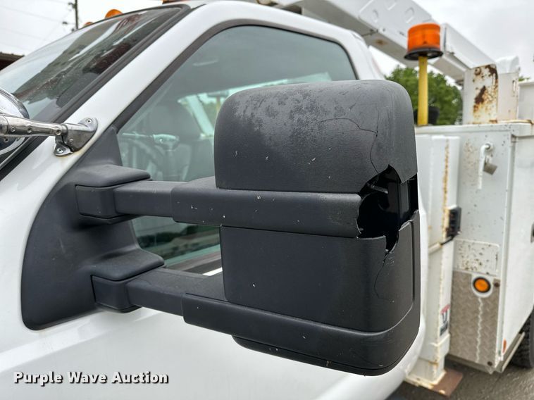 image for item LR9743 2013 Ford F550 Super Duty  bucket truck